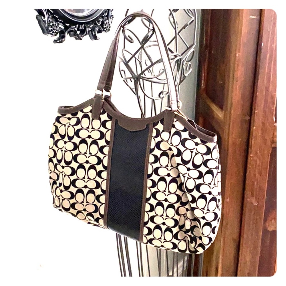 Authentic Coach purse 👜